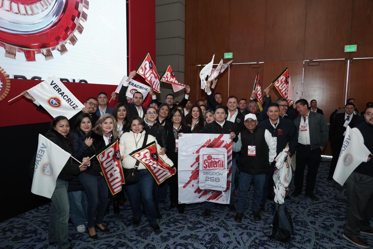 Gran ambiente se vive con la magna fiesta cetemista por el 90 Aniversario de nuestra central obrera!

¡90 Años de Unidad y Trabajo!👊