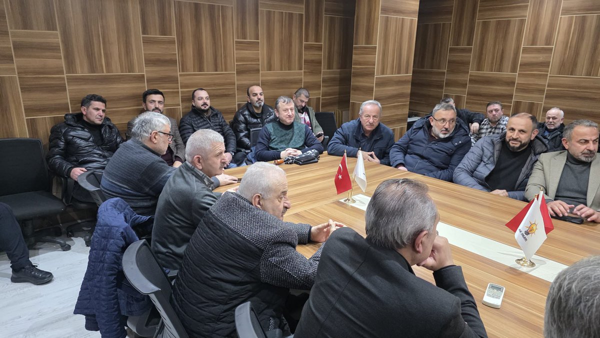 İlçe Yönetim Kurulu Toplantımızı; İl Başkan Yardımcımız, Türk Devletleri ile İlişkiler Başkanı ve İlçe Koordinatörümüz Emre Başoğlu, İlçe Kadın Kolları Başkanımız Sevgi Çakır ve İlçe Yönetim Kurulu Üyelerimizin katılımıyla gerçekleştirdik.

Toplantımızda; sahadaki çalışmalarımızı