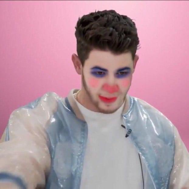 HeyJonasForever's tweet photo. Dormí siesta y desperté aún sin anuncio de las fechas del tour de los Jonas por Latinoamérica. Pensé que era hoy! 🤡 https://t.co/vlGw03OpwC
