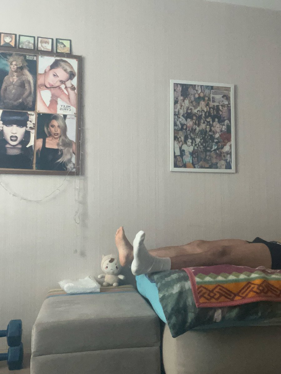 I’m so done that i can’t even take my other sock 😭