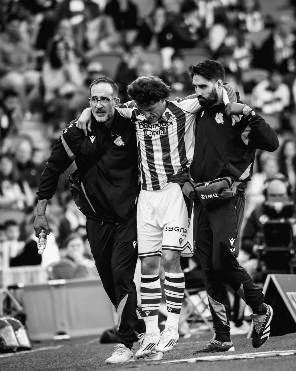 En tu mejor momento, delante de tu familia, delante de tu afición, cuando vuelves a disfrutar, cuando más ilusión tienes y cuando más te va a doler…ese es el momento en que la vida te golpeará más fuerte.

 ¿Por qué?

Porque solo así podrás demostrar que eres invencible.