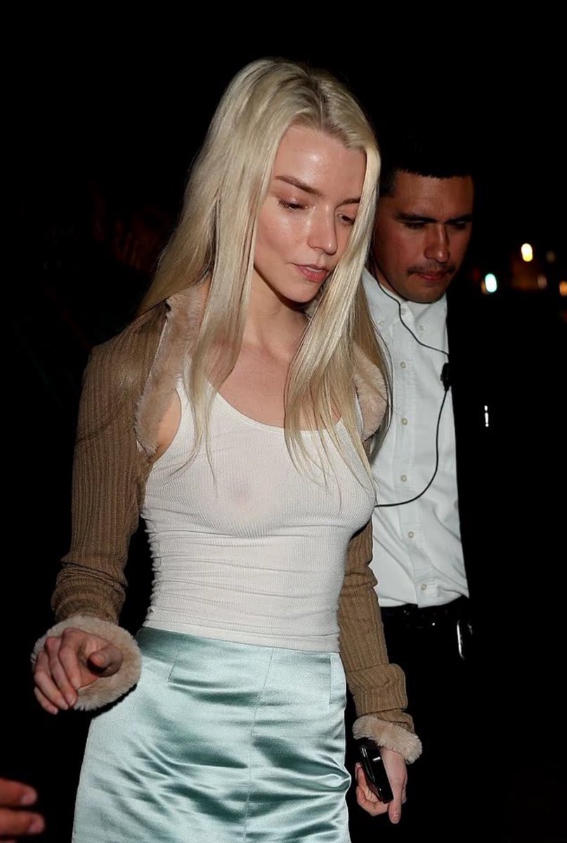 ThinkerAnya_'s tweet image. Anya Taylor joy in LA recently, we have life !!!