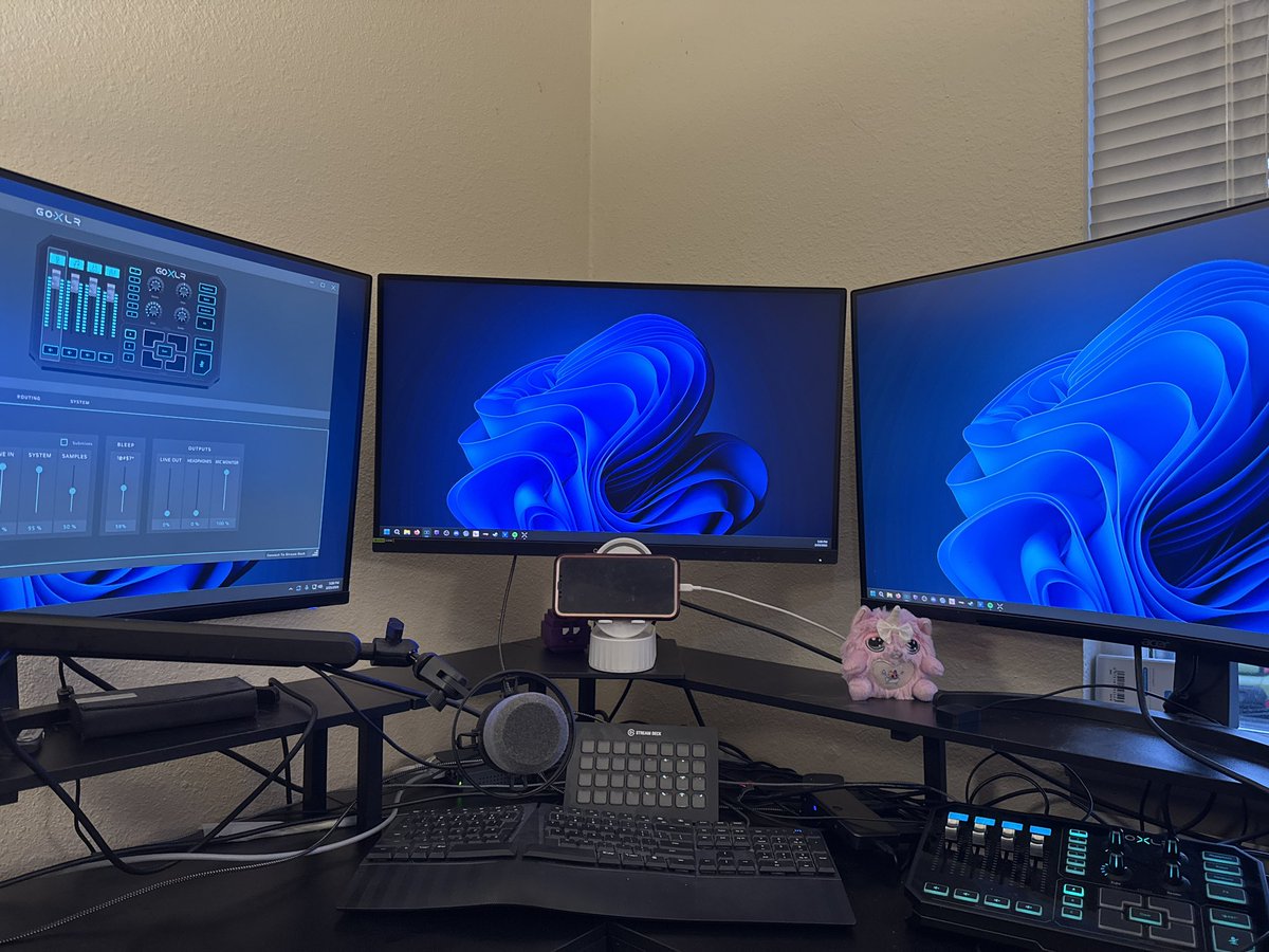 Here’s my setup.

I finally made space for my Stream Deck.
I’m excited to finally get that set up soon. 
Sadly the cord was too short, so I'm waiting for my new cord. 

And I finally have arm room!!!!! 

Watch out, VTubers!! I’m coming in hot!