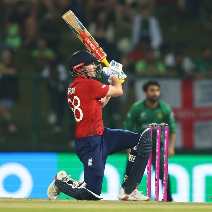 England clinch a tense two-wicket win in Pallekele and becoming the first team to qualify for the semi-final!  