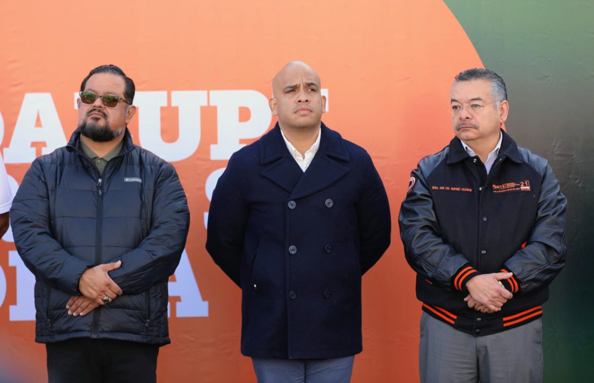 SNTE21's tweet photo. #TodosSomosUno🙋‍♀️
#UnoSomosTodos🙋🏻‍♂️

En el marco de las conmemoraciones por el día de la Bandera de México, el Mtro. José Francisco Martínez Calderón, Secretario General de la Sección 21 y el Secretario General de la Sección 50 Mtro. Juan José Gutiérrez Reynosa, participaron https://t.co/tHIHWmMgTp