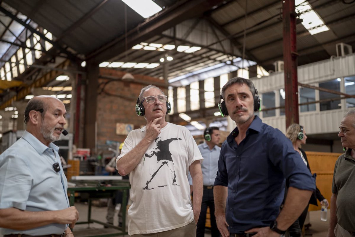 passalacquaok's tweet photo. Recorrimos las instalaciones de Arme Tecnología, una empresa misionera dedicada a la comercialización de productos metalúrgicos que accedió a financiamiento productivo del Consejo Federal de Inversiones para incorporar paneles solares. 

Este tipo de herramientas permiten invertir, modernizarse y producir con más eficiencia, apostando a la sustentabilidad y al crecimiento. Cuando una empresa mejora, también genera más oportunidades de trabajo para los misioneros.

Estos créditos están disponibles para vos. Son herramientas concretas para que tu empresa pueda crecer, invertir y animarse a dar el próximo paso.