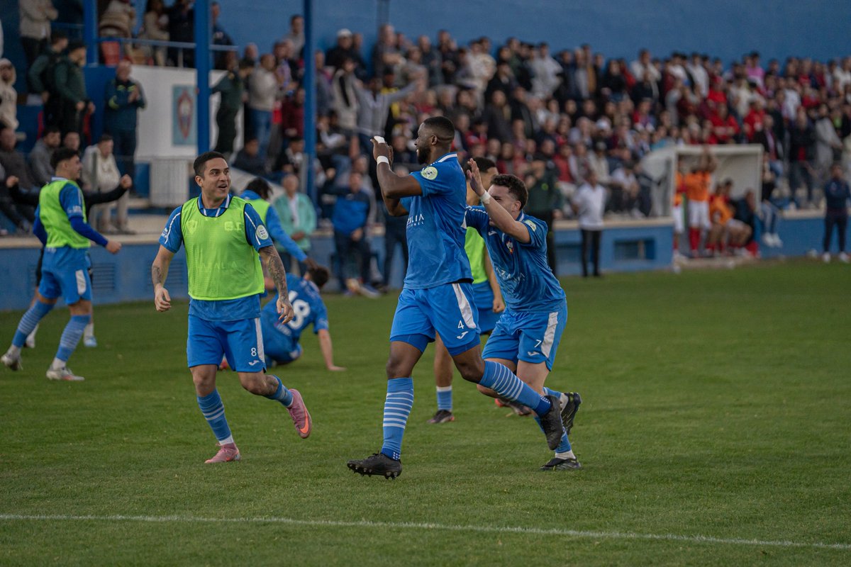 CDBalaAzul1948's tweet photo. 🔊 Dale al volumen y disfruta del momento en el que se desata la locura en el Playasol 

El gol de López en el derbi 💙🎯

🦈 #VamosBala https://t.co/ifMO4FsTtM