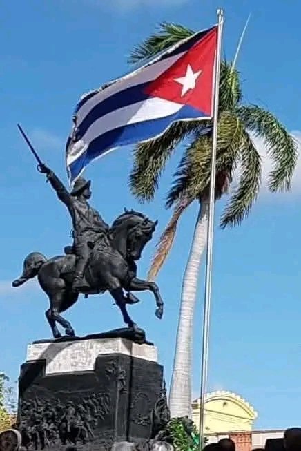 dpscamaguey1's tweet photo. La estatua de Agramonte nos define a los del #Camagüey , la vergüenza y el valor del Mayor General, nos caracteriza, hoy, a 114 años de haber sido develada en el emblemático parque que lleva su nombre, reafirmamos que #CubaSoberana es y será siempre de los cubanos! #CubaSoberana https://t.co/PZJ7xd5GqH