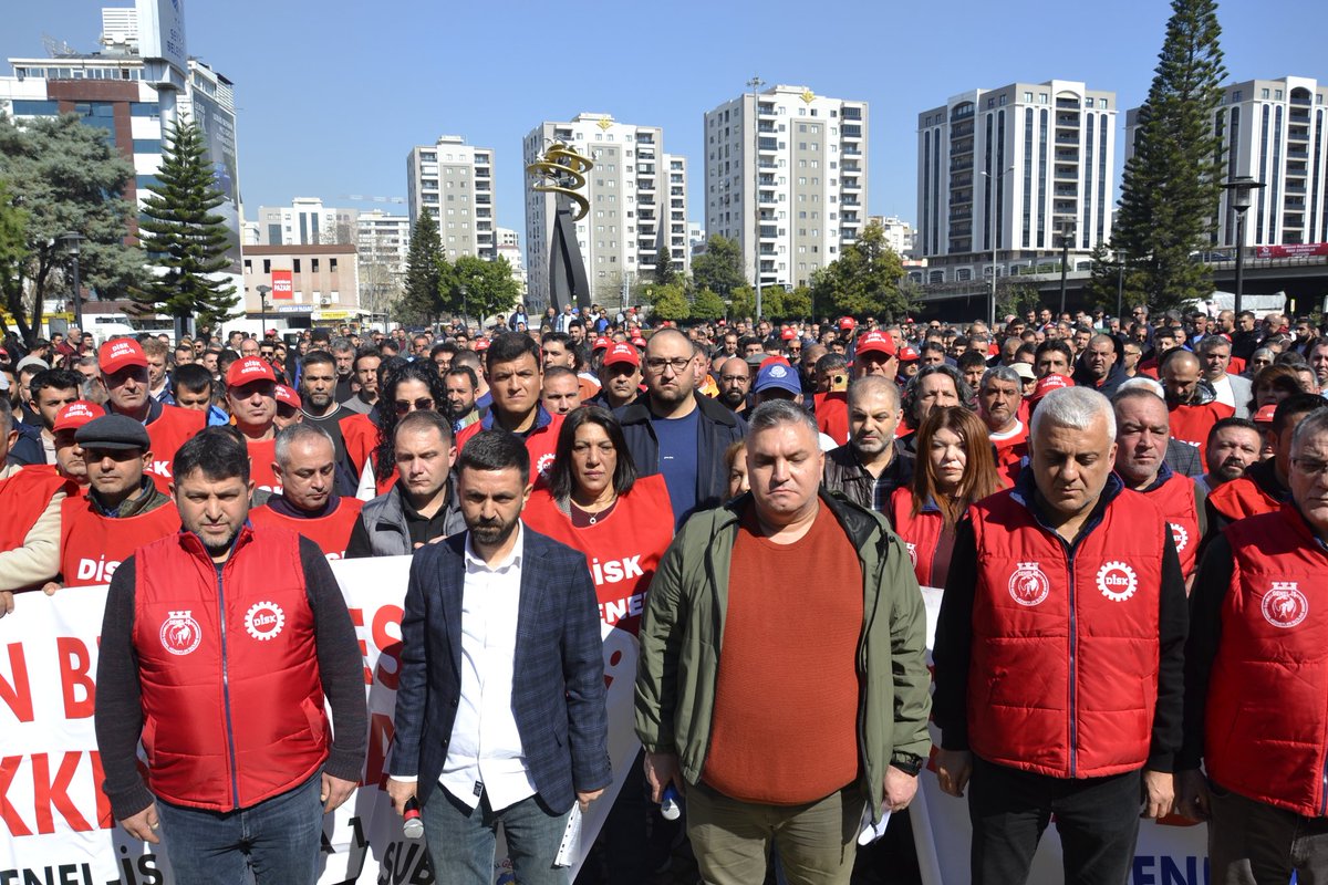 Bugün Seyhan Belediyesi işçilerinin eylemindeydik. İşçilere reva görülen %3 zam dayatması ve biriken alacakların taksitlendirilmek istenmesi kabul edilemez.
Seyhan işçisinin insanca yaşam ve iş güvencesi talebi meşrudur.
