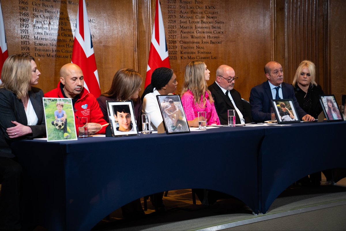 LauraTrottMP's tweet photo. It was an honour to sit alongside the brave bereaved parents who have tragically lost their children to social media. They are fighting to prevent this from happening to other families.
We owe it to them to act, not to delay any further. We do not need more consultations. I hope MPs will put politics aside & support our amendment to ban social media for u16s when the Bill returns.