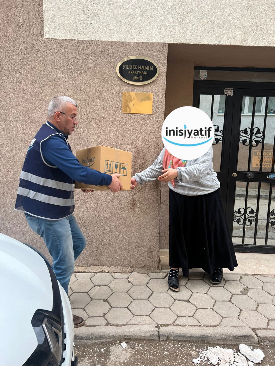 📍Eskişehir

Ramazan #KardeşineKavuşmak'tır.
#RamazanPaylaşmaktır

Ramazan sofralarının bereketi, yoksulları, kimsesiz sofraları ve ihtiyaç sahiplerini gözetmekle olur!

Hayırsever bağışçılarımızın destekleriyle hazırlamış olduğumuz #Ramazan kolilerini ve alışveriş kartlarını,