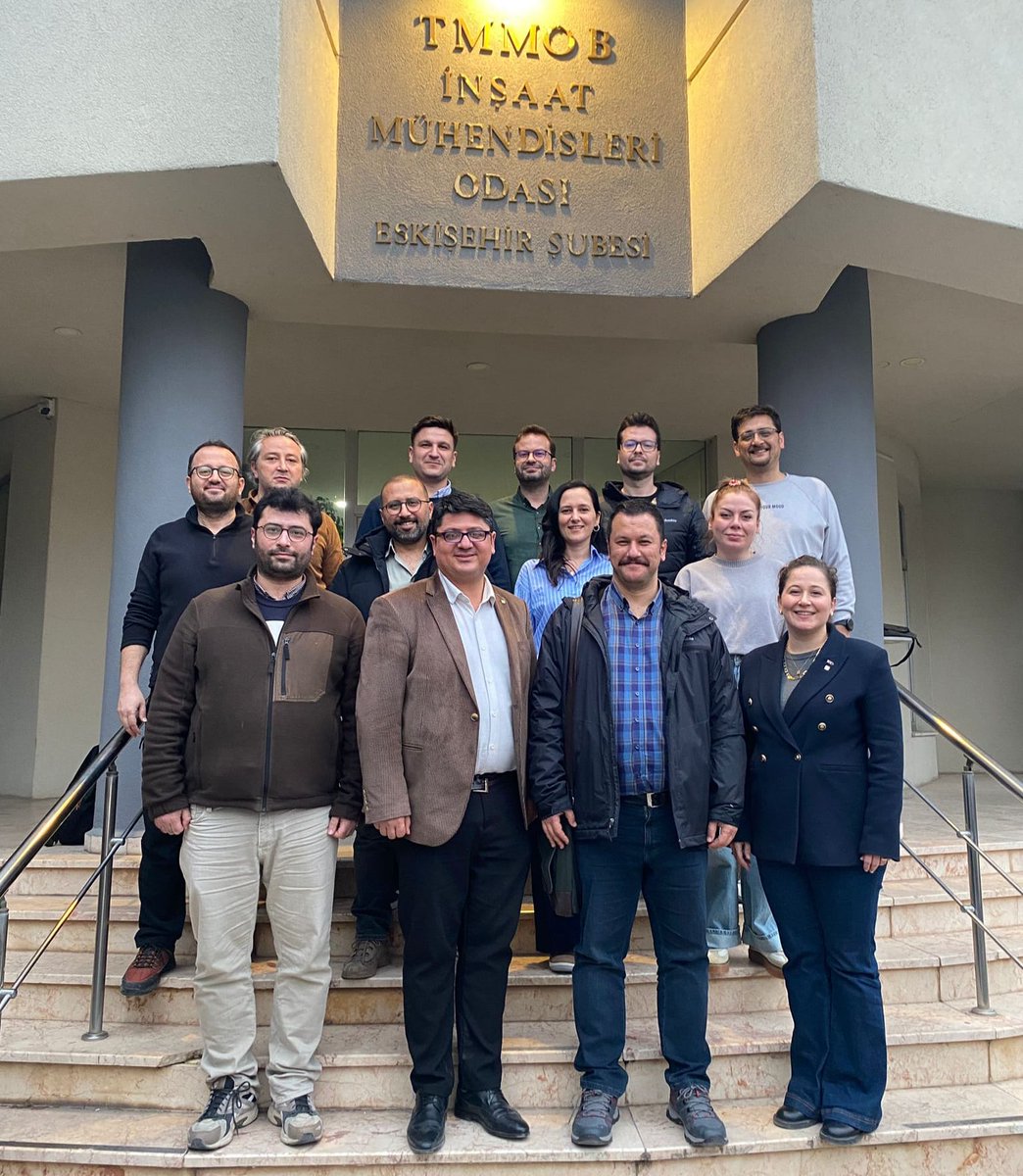 Bugün Makine Mühendisleri Odası ve İnşaat Mühendisleri Odasını ziyaret ettik.
Yeni seçilen yönetimlere başarılar diledik ve onları bu cumartesi 19.00'da Kırmızı Salon'da yapacağımız etkinliğe davet ettik.