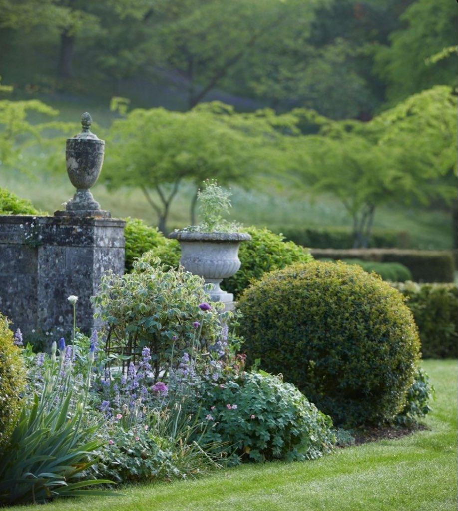 Elle Lookbook tweet media