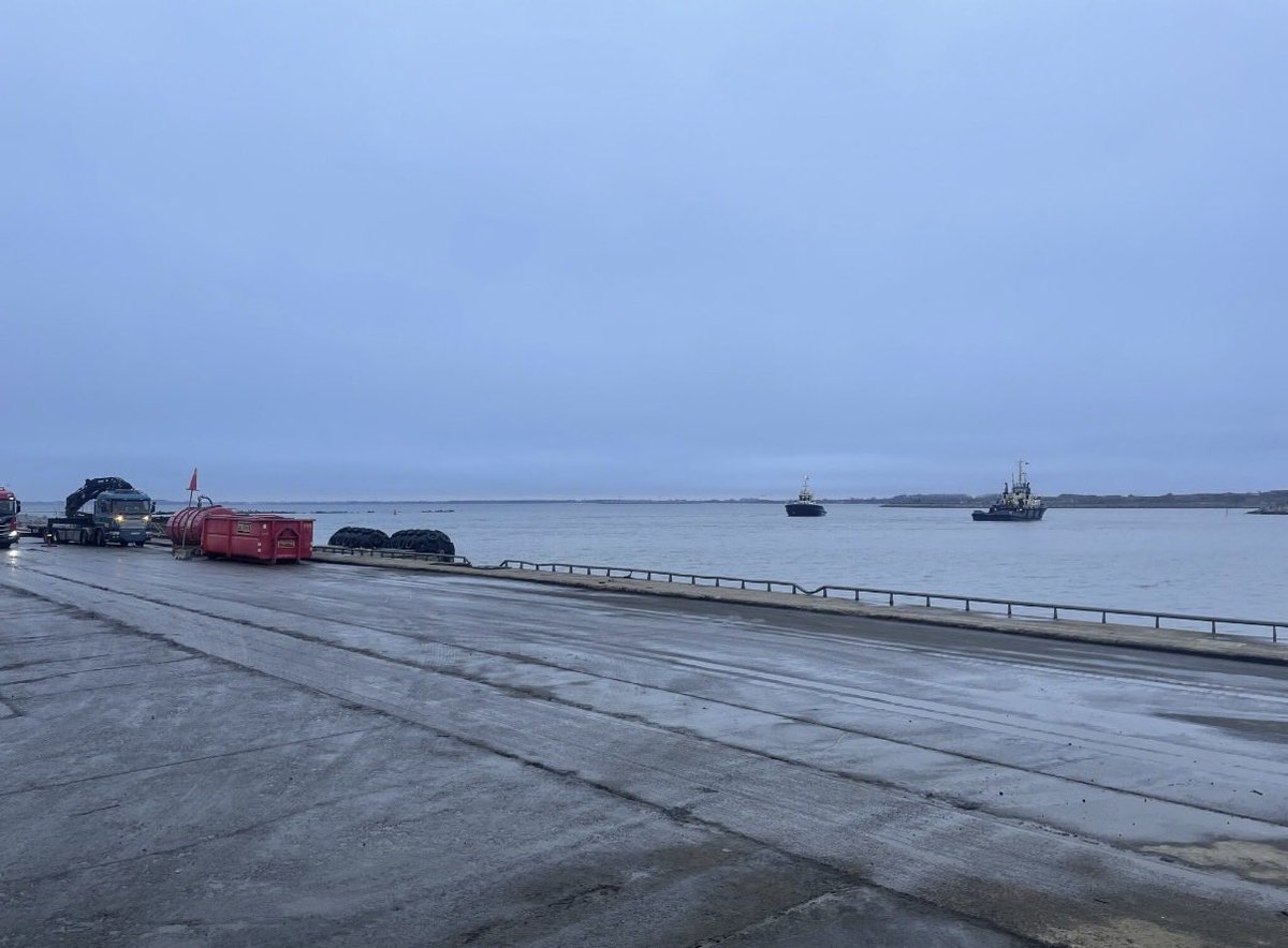Teasing.

This place is empty. But since several weeks, 🇸🇪🇫🇷 Swedish and French people, civilian and military people, mainly logisticians, hands in hands, have been working together to create unique and historical event.

1/2