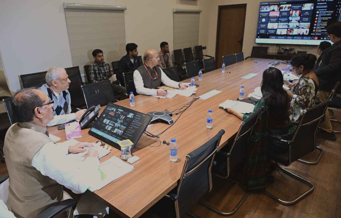 आज नई दिल्ली से वीडियो कांफ्रेंसिंग के माध्यम से राज्यों के कृषि मंत्रियों के साथ चर्चा की और राष्ट्रीय कृषि विकास योजना (RKVY) तथा कृषोन्नति योजना की प्रगति की समीक्षा की।

इस दौरान अलग-अलग राज्यों ने MSP पर रबी सीजन की फसलों की खरीद की स्वीकृति का आग्रह किया था, जिसे स्वीकृत