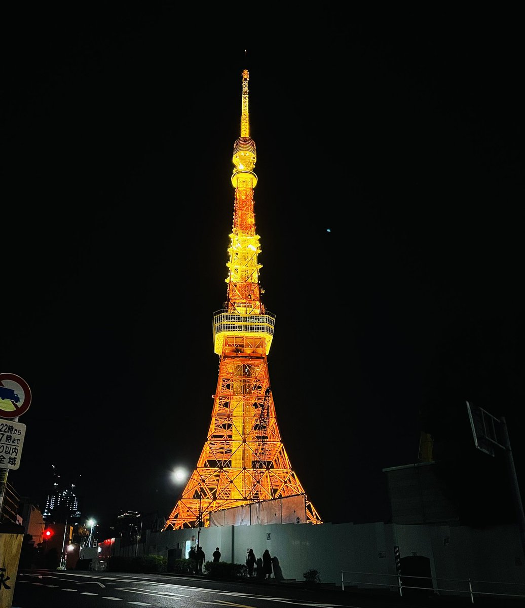 aohigh's tweet photo. 交差点を曲がったら、目の前に

ビルに映る控えめな感じもすき
. https://t.co/ywaYyymGuz