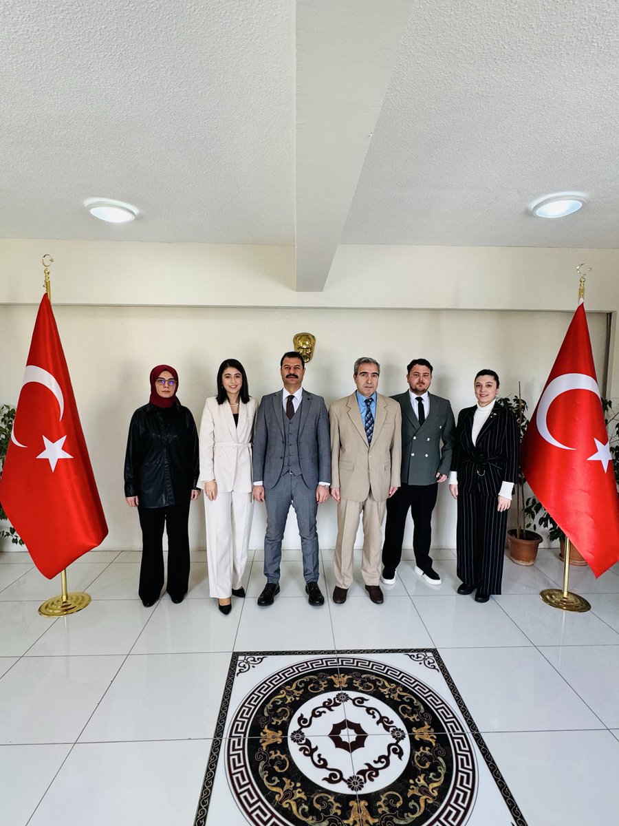 📍37. Vergi Haftası

✅Akören İlçe Malmüdürü Sn. Mehmet GÖKBUDAK ve Malmüdürlüğü personelleri, Kaymakamımız Sn. İsa BERTAN’ı makamında ziyaret ederek çiçek takdiminde bulundu.