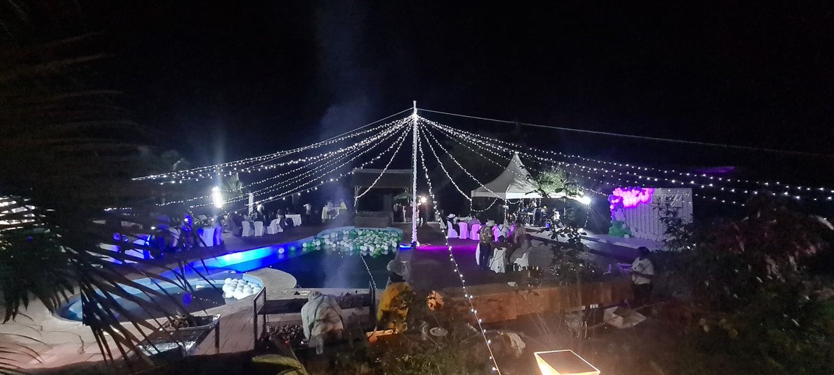 Mwesigwa_Resort's tweet image. Poolside Scenes... 🎆📸
#mwesigwa_resorts 
#poolside 
#partyafterparty 
#mbarara
#uganda