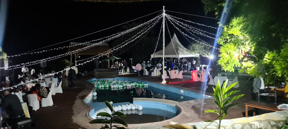 Mwesigwa_Resort's tweet image. Poolside Scenes... 🎆📸
#mwesigwa_resorts 
#poolside 
#partyafterparty 
#mbarara
#uganda