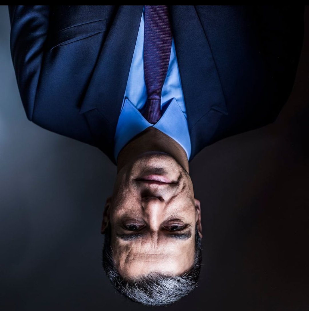 Juan Carlos I es el próximo objetivo de Sánchez.

Con Felipe VI, de momento no se atreve.

Pero el objetivo, es la Monarquía.

Está obsesionado con la Guerra Civil y se cree Largo Caballero.

Estáis avisados.