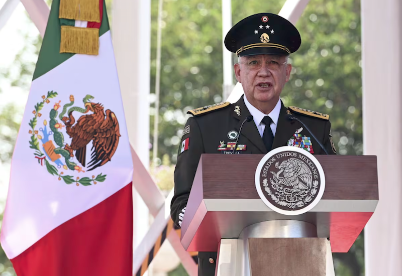 El Arquitecto del Orden: Ricardo Trevilla y el Renacimiento de la Doctrina de Seguridad en México.
INFO🔗lapalabrapolitica.mx/el-arquitecto-…
#Análisis #Defensa #SEDENA #México <a href="/Claudiashein/">Claudia Sheinbaum Pardo</a> <a href="/paus_silva/">Paulina Silva</a> <a href="/JesusRCuevas/">Jesús Ramírez Cuevas</a> <a href="/rosaicela_/">Rosa Icela Rodríguez Velázquez</a> <a href="/Defensamx1/">@Defensamx</a> <a href="/AlmiranteSrio/">Raymundo Pedro Morales Ángeles</a> <a href="/OHarfuch/">Omar H Garcia Harfuch</a> <a href="/ErnestinaGodoy_/">Ernestina Godoy Ramos</a> <a href="/m_ebrard/">Marcelo Ebrard C.</a>