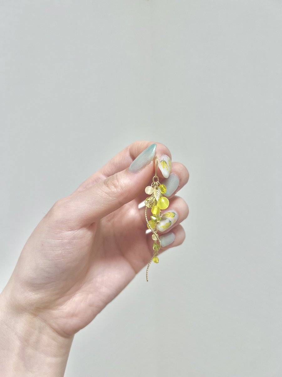 早く登録したい新作の耳飾り✨
ネイルもミモザです💅
