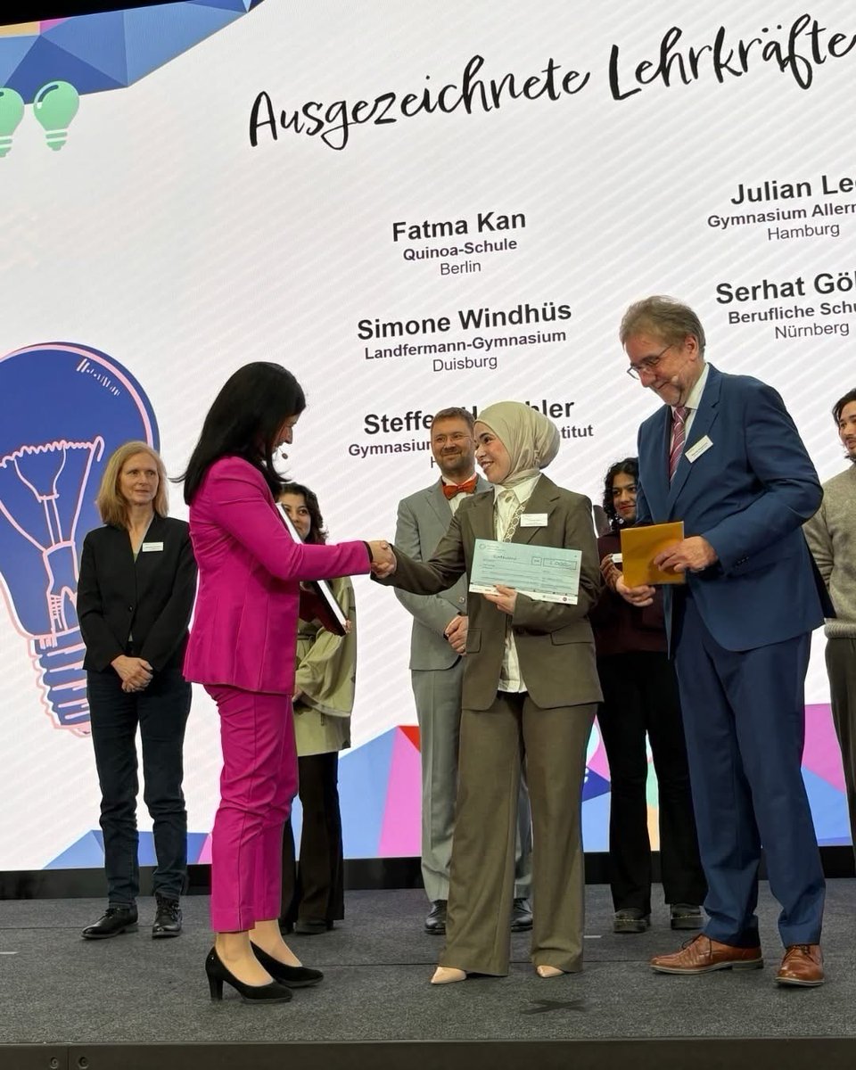 Berlin Quinoa Schule’de İngilizce öğretmeni olarak görev yapan Fatma Kan, Almanya'da "yılın en iyi öğretmeni" seçildi. 

Ayrıntılı bilgi: tr724.com/almanyada-yili…