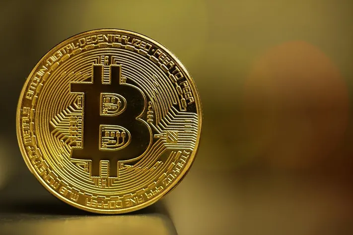 CRYPTO SLUMPS AS RISK AVERSION GROWS

Cryptocurrencies are falling alongside other risk assets as concerns over AI disruption and tariff uncertainty weigh on investor sentiment, according to Saxo Bank analysts.

US spot Bitcoin and Ether ETFs saw net outflows of about $203.8