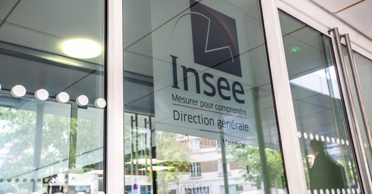 force_ouvriere's tweet image. [Dossier de l'InFO militante N° 3440] 

Esquisse de 2026 à l’aune des prévisions statistiques 

#Emploi, #salaires, #chômage, #logement, #croissance, #inflation… À quoi va ressembler cette année 2026 qui débute ?
&amp;gt;&amp;gt;force-ouvriere.fr/esquisse-de-20…