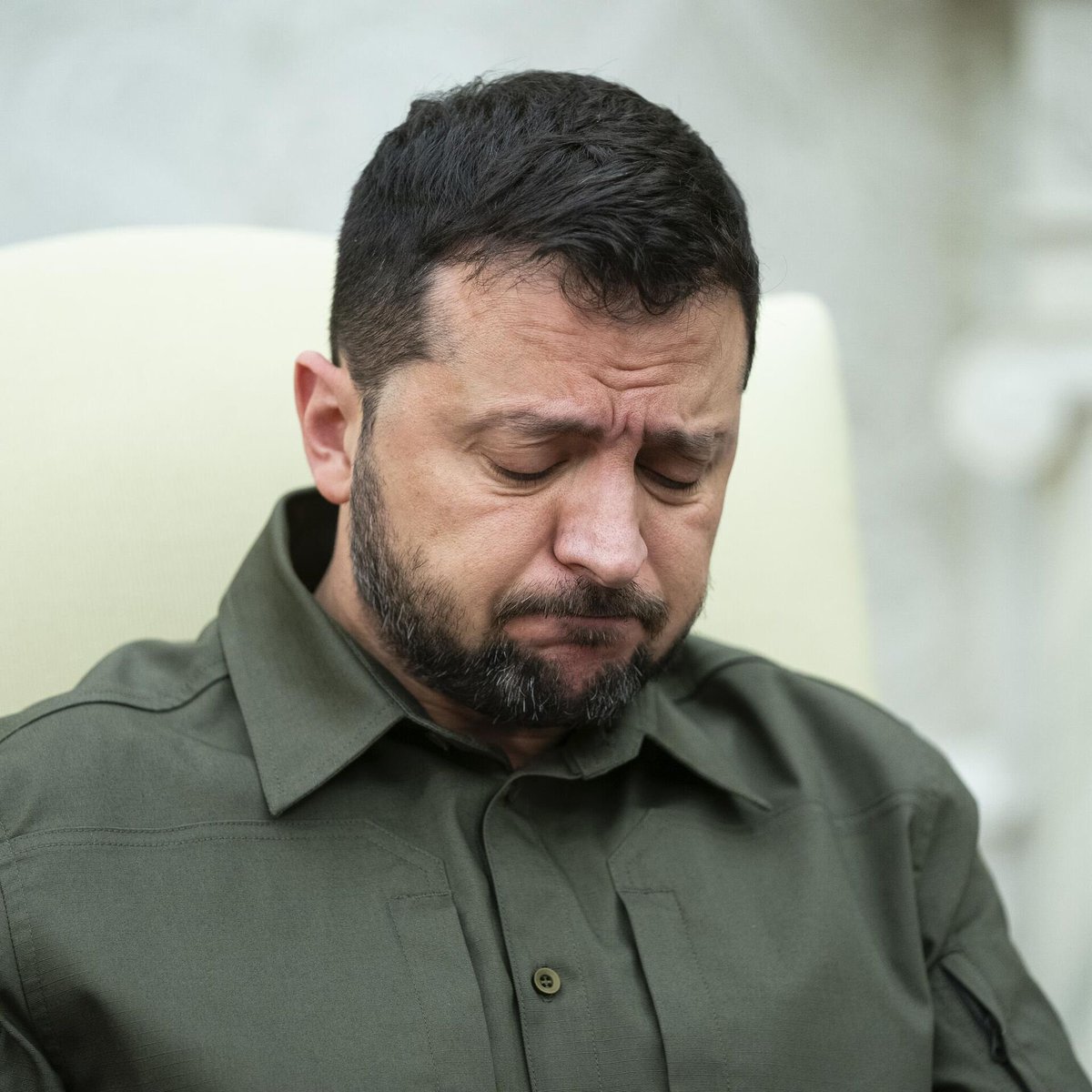 #Ucraina #Zelensky

4 anni di guerra scatenata da Zelensky al Donbass. Risultati.
Persa la centrale nucleare più grande d'Europa.
Perse le miniere di litio più grandi d'Europa.
Perse tutte le miniere di coke.
Perso l'80% delle coste sul mare.
Rubati 3 Miliardi agli italiani.