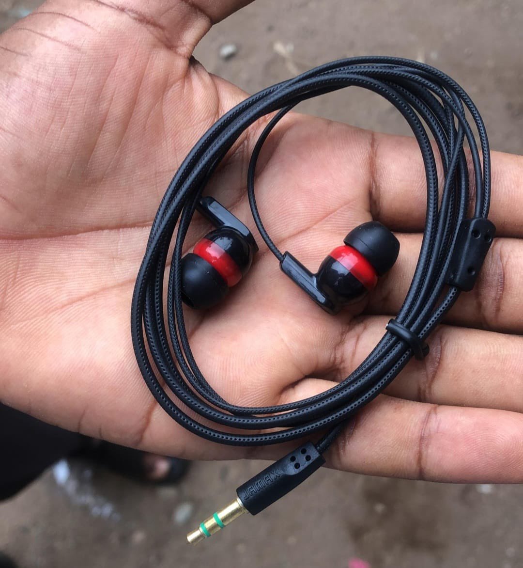 remotemondays's tweet photo. For any audio recording job especially the ones I have dropped so far;

Leul ai
Dip audio
Pila8
Silencio
Babel audio and more to come

Ensure you use this earpiece together with your partner if it necessary. https://t.co/1hOlLkWrJp