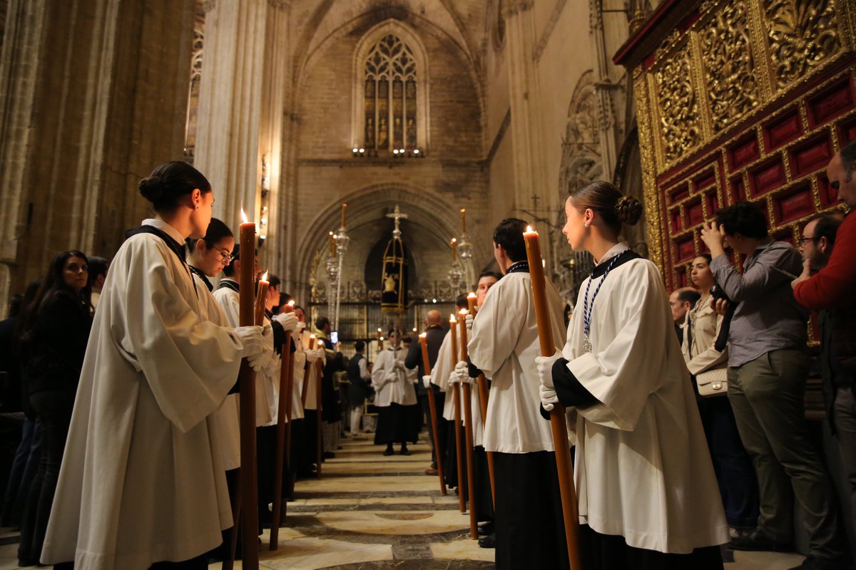 Archisevilla1's tweet photo. GALERÍA 📸 #viacrucis de las Hermandades de Sevilla @ElConsejoSev 📷@Alejandrocp99 ▶️ https://t.co/Bibi1OTwcB https://t.co/E32ZTY8UhJ