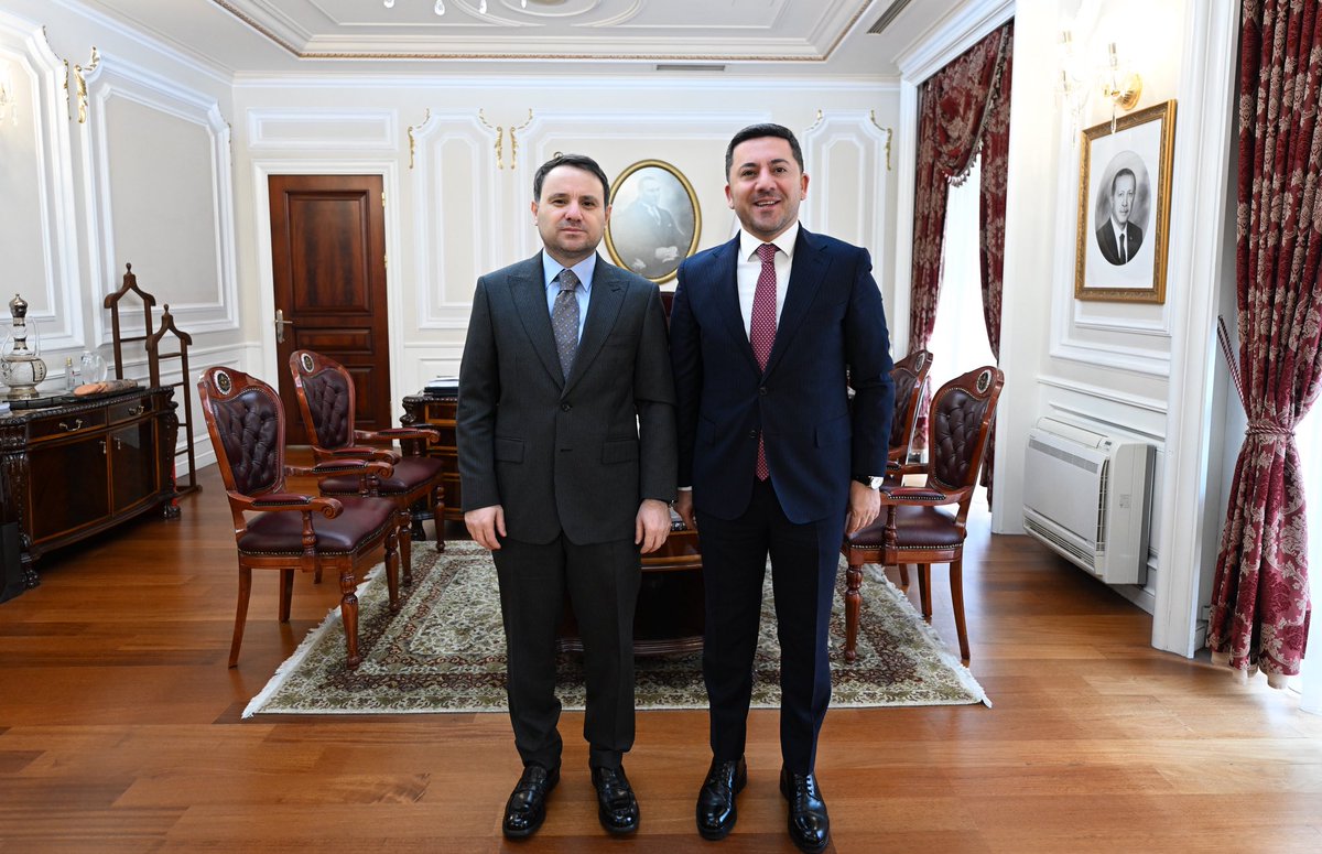 Siyaset ve bürokrasi hayatım boyunca birçok bakanla çalışma ve kendilerini makamlarında ziyaret etme imkânım oldu. Ancak Nevşehirli bir bakanı makamında ziyaret etmek benim için ayrı bir mutluluk oldu.

Adalet Bakanımız Sayın Akın Gürlek’i gönülden tebrik ediyor, yeni görevinde