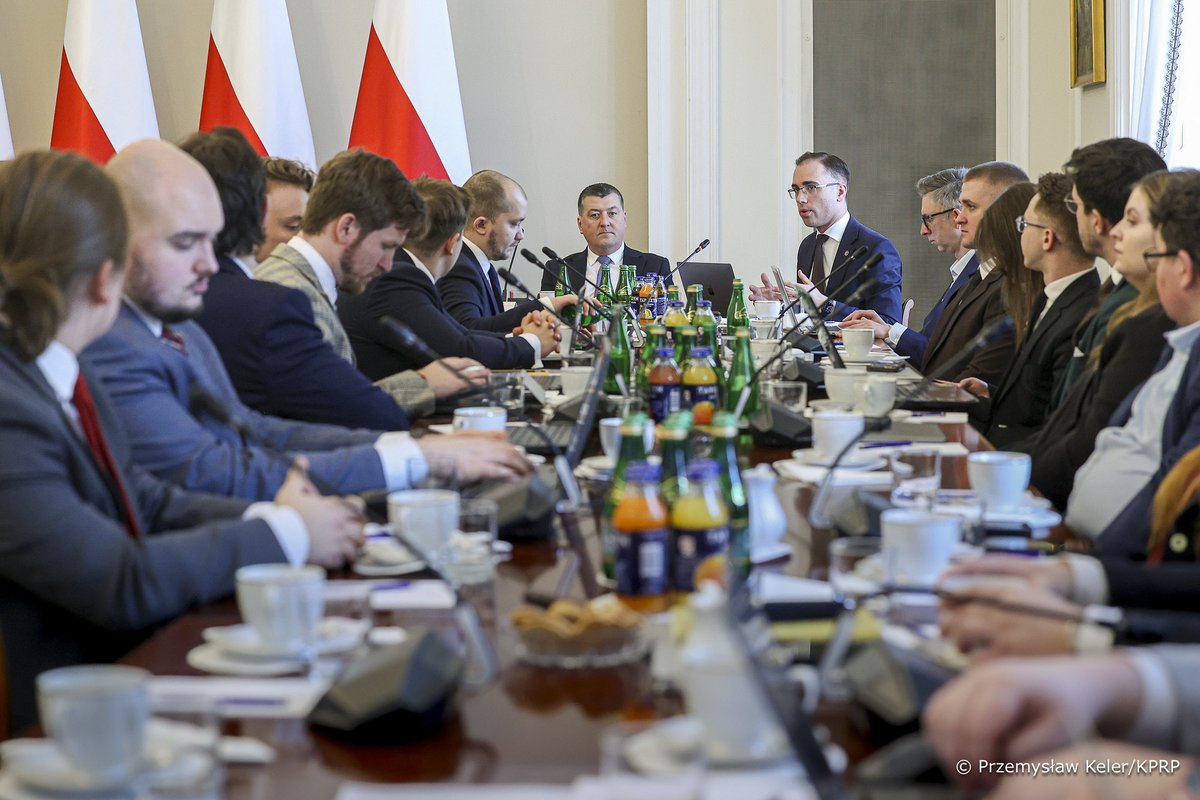 Uniwersytet Warszawski tweet media