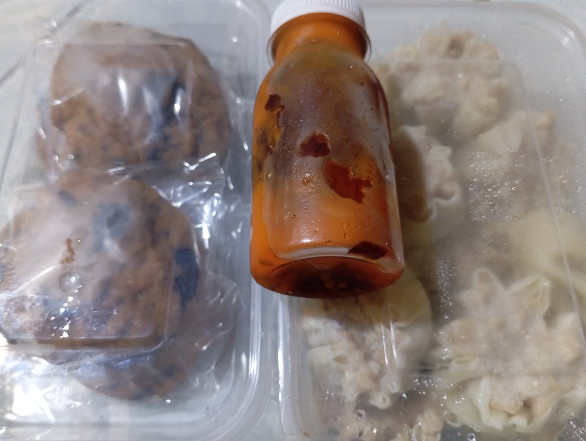 Dikirimin dimsum dan soft cookies jauh banget dari my fineshyt <a href="/cowups/">Caca.</a>. I’ll make sure to finish everything, chef. 🩷