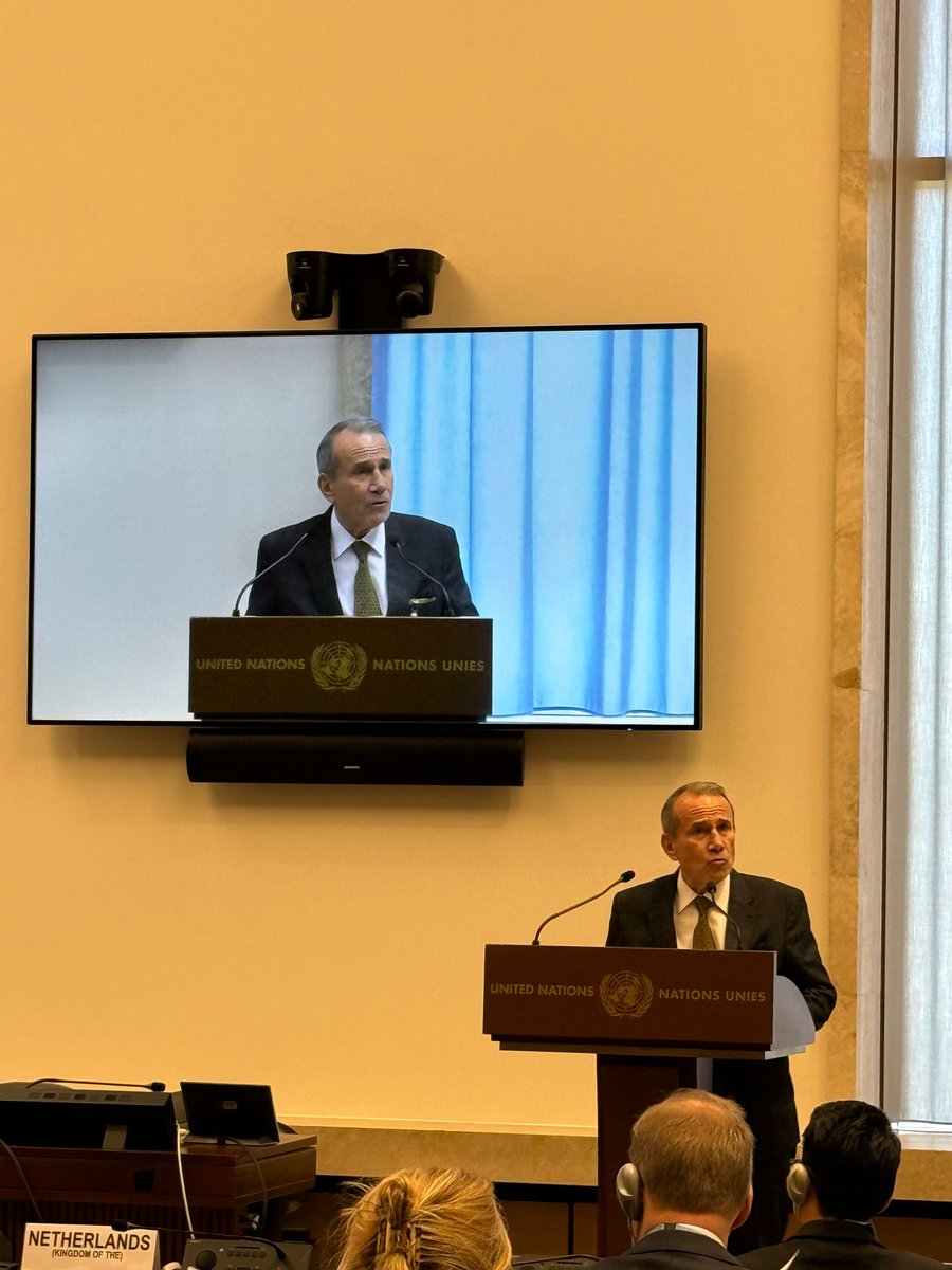 PeruEnGinebra's tweet photo. Hoy, el Embajador Elmer Schialer, Representante Permanente del Perú en Ginebra, realizó su declaración en el Segmento de Alto Nivel de la Conferencia de Desarme, presentando la posición del país sobre el estado mundial del control de armamentos y el desarme, reafirmando el compromiso del Perú con la paz y la seguridad internacionales. (1/3)
