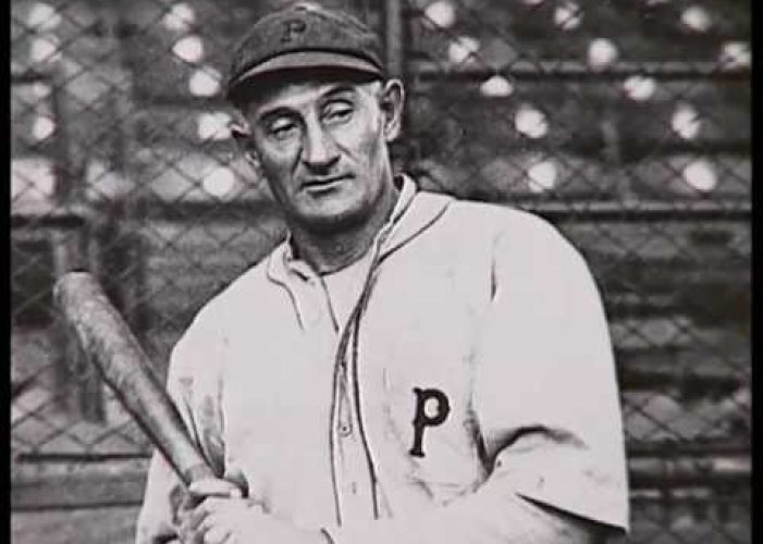 Honus Wagner el "Holandés Volador" nació en Chartiers,  Pennsylvania el 24 de febrero de 1874. A los 12 años dejó la escuela y comenzó a ayudar a su padre y hermanos mayores en las minas de carbón. 

Debutó con los Coroneles de Louisville de la Liga Nacional en 1897. En 1900 pasó