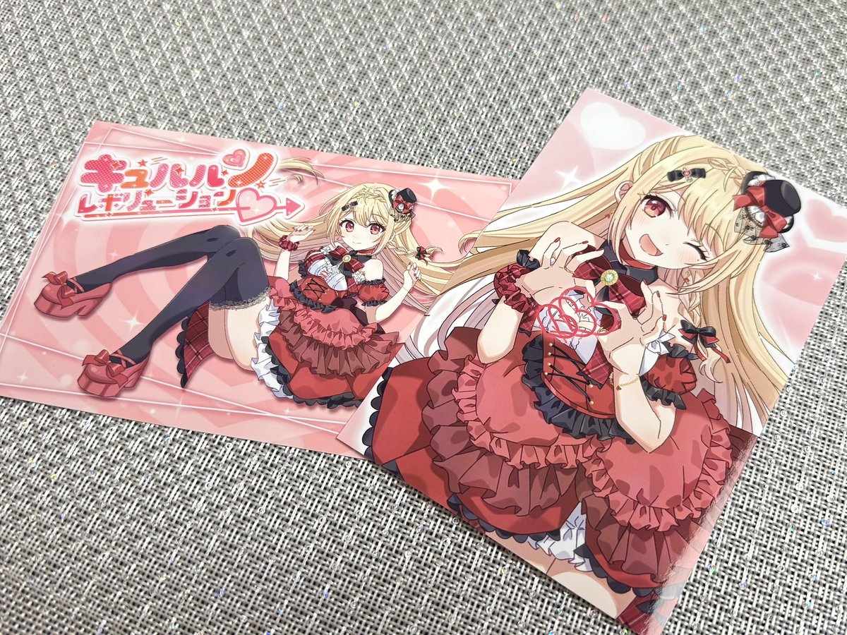 ミニスクエア缶とポストカードの現物はこんな感じ(*´﹃｀*)🩷 (ビッグ