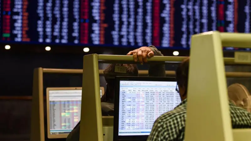 BBCUrdu's tweet image. ’33 کروڑ ڈالر کا انخلا‘: تاریخی بلندی کے بعد پاکستان سٹاک ایکسچینج میں اچانک 12 فیصد تنزلی کی وجہ کیا ہے؟

تحریر: bbc.in/4aBEWdW