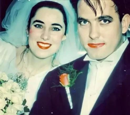 Wedding photo of Robert Smith of The Cure and wife Mary Poole in 1988. They are still married.

The coolest photos ever taken: bit.ly/4cFoZT1