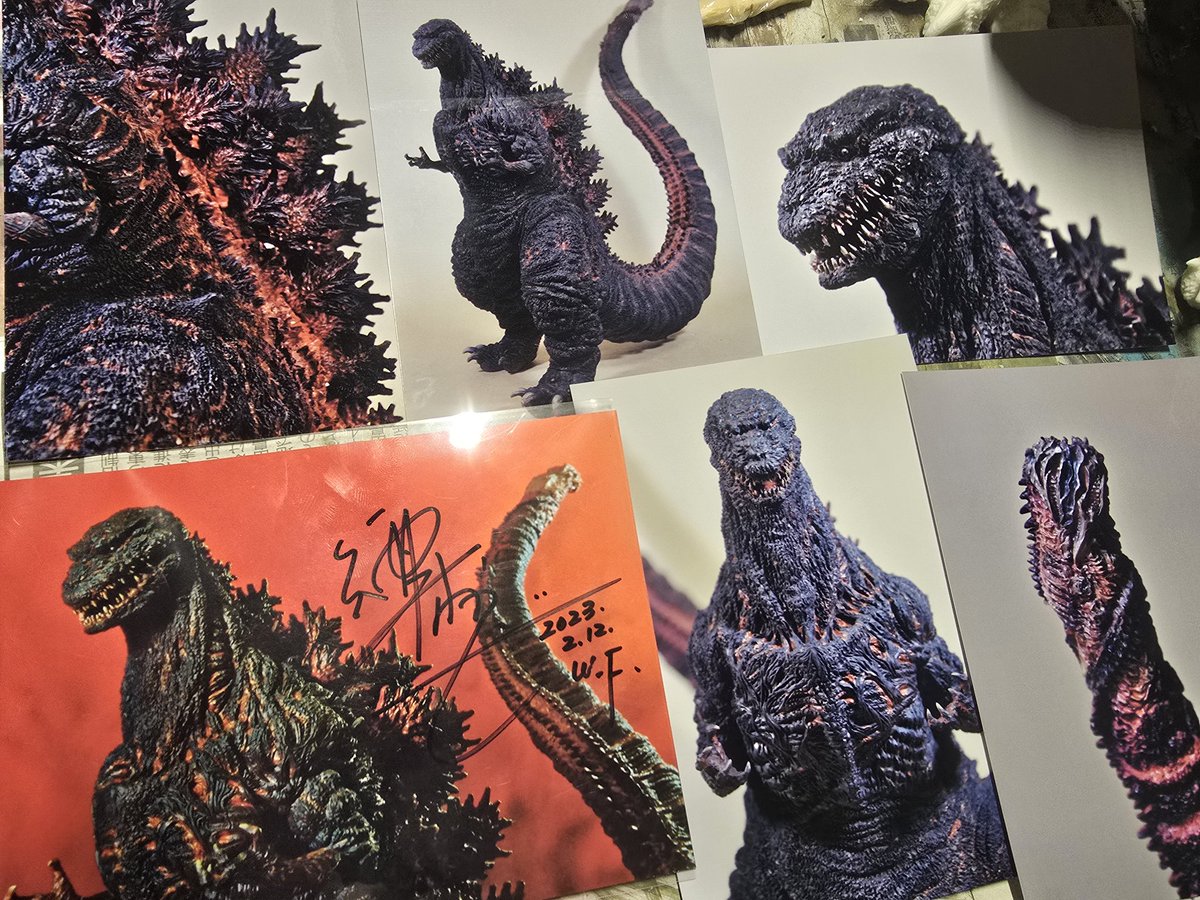 酒井ゆうじさんのサイン入り写真が入ってた。 それにしても完成形が