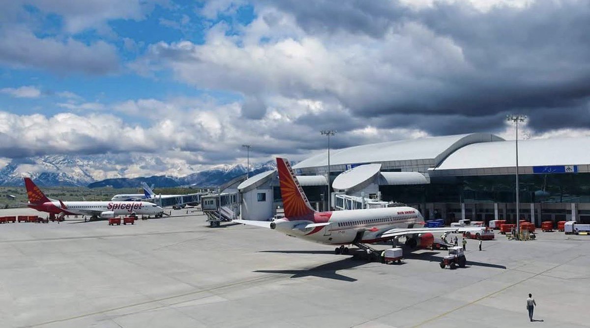JK_Index's tweet photo. The Cabinet Committee on Economic Affairs has approved ₹1,677 crore to expand the civil enclave at Srinagar International Airport.

A new terminal will raise capacity to 10 million passengers annually, with added aircraft bays, security barracks, and a 1000 car parking facility. https://t.co/BAKJFBiL7x