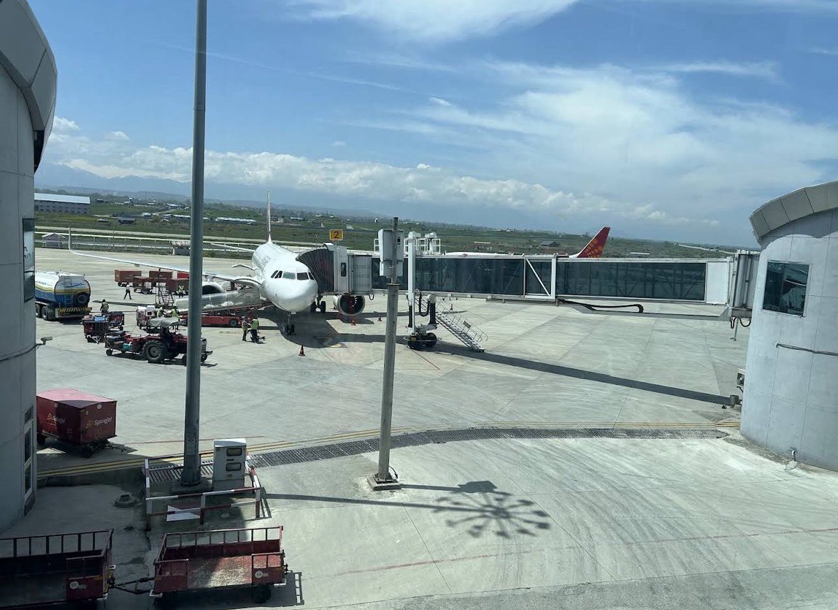 JK_Index's tweet photo. The Cabinet Committee on Economic Affairs has approved ₹1,677 crore to expand the civil enclave at Srinagar International Airport.

A new terminal will raise capacity to 10 million passengers annually, with added aircraft bays, security barracks, and a 1000 car parking facility. https://t.co/BAKJFBiL7x