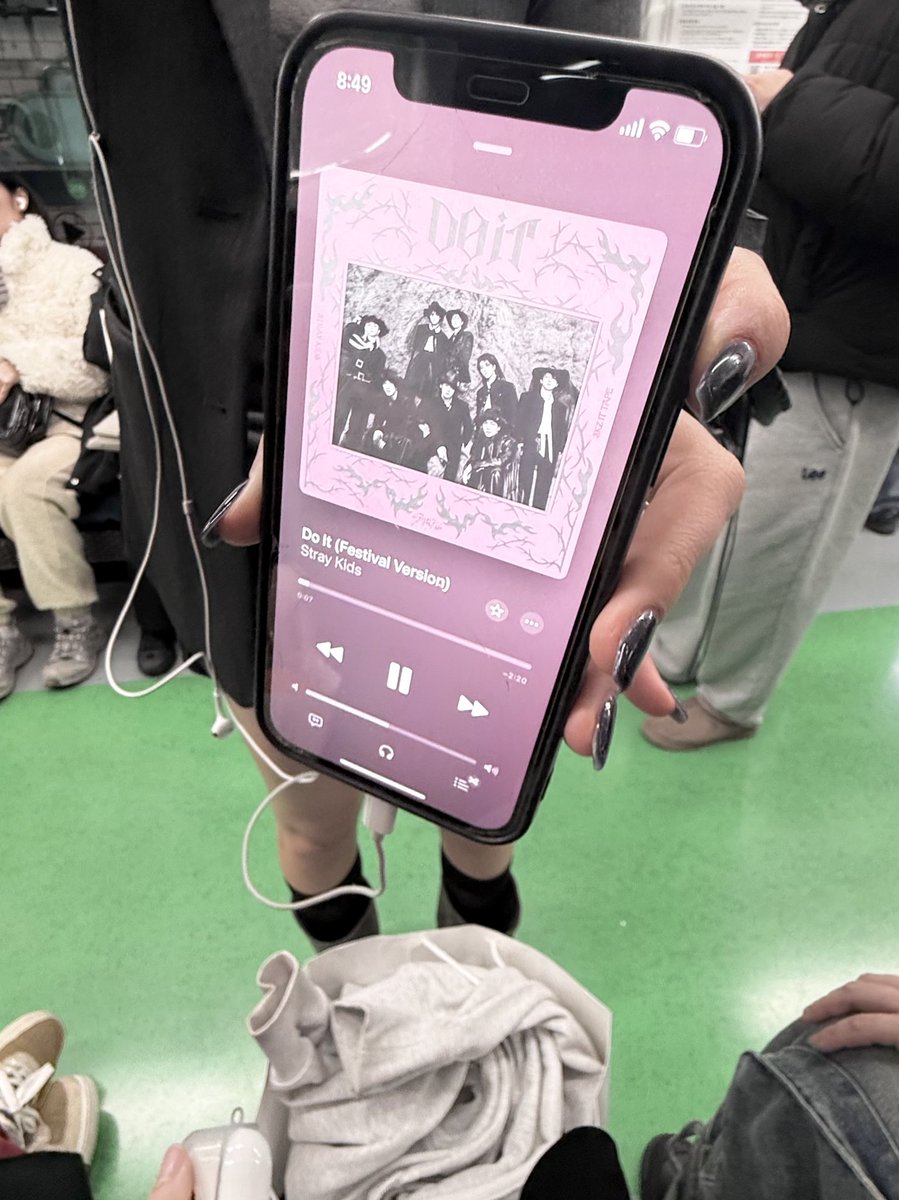 i7rLrCr's tweet photo. 이분들 어케 친구하시지 https://t.co/tgHHn56VjW