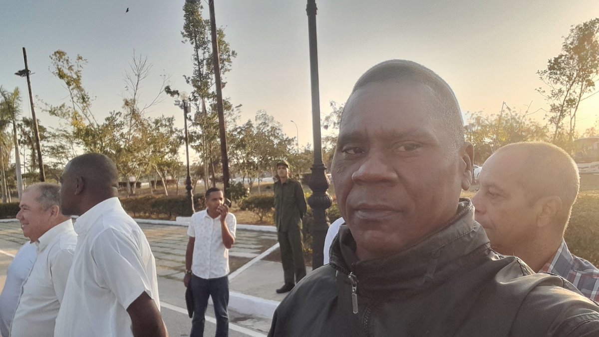 VinentCedeno's tweet photo. Quién intenté apoderarse de Cuba solo recogerá el polvo de su suelo anegado en sangre si no perece en la contienda.
#CubaSoberana
#SantiagoDeCuba
#Baire https://t.co/lTWS1cAO9t