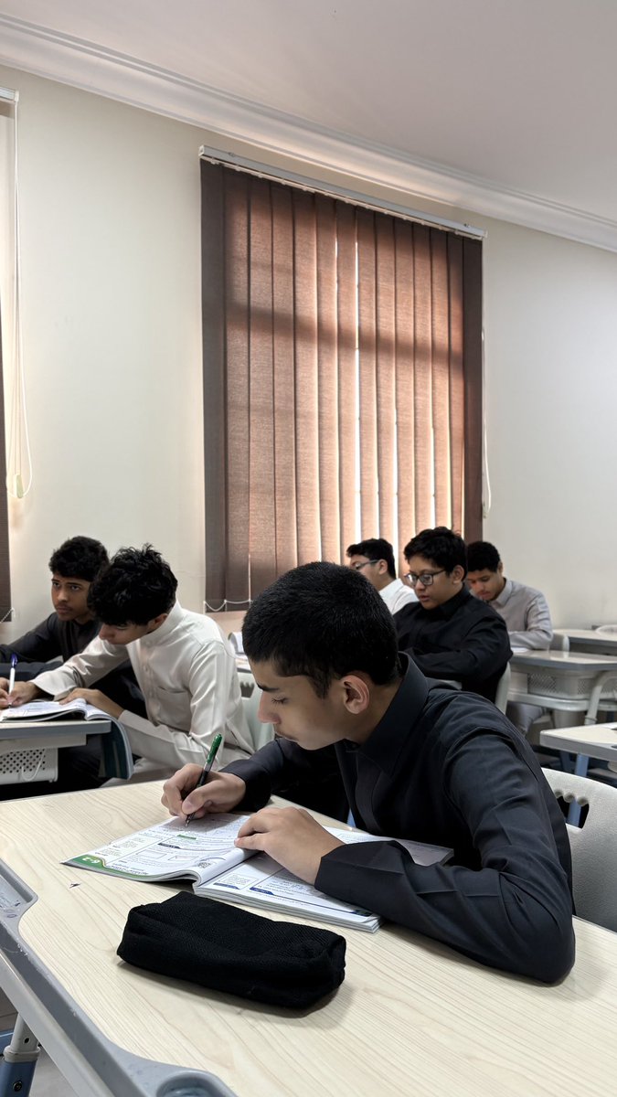 نفخر بطلابنا المنتظمين في الحضور والمنضبطين سلوكياً في شهر رمضان المبارك، فهم نموذج للجدية وتحمل المسؤولية.

فالانتظام أساس النجاح، والانضباط طريق التميز والتفوق.