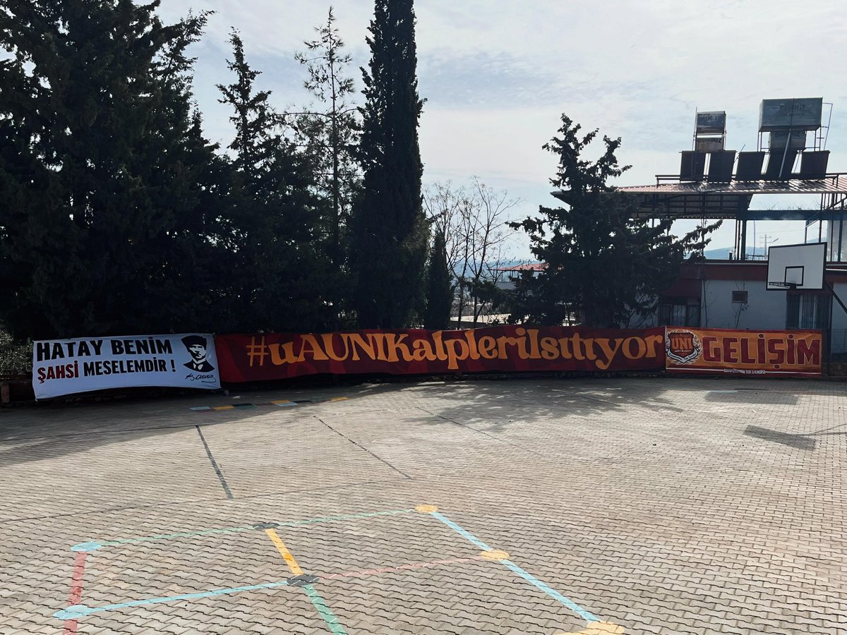 Gelişim Üniversitesi temsilciliğimiz (<a href="/gelisimuauni/">uA UNI GELİSİM</a> ); #uAUNIKalpleriIsıtıyor projemiz kapsamında Hatay, Altınözü’de bulunan Kozkalesi İlkokul ve Ortaokulu’na, merhum Mahir Karaalioğlu adına bir kütüphane oluşturdu ve minik kardeşlerimizin okul ihtiyaçları için kırtasiye