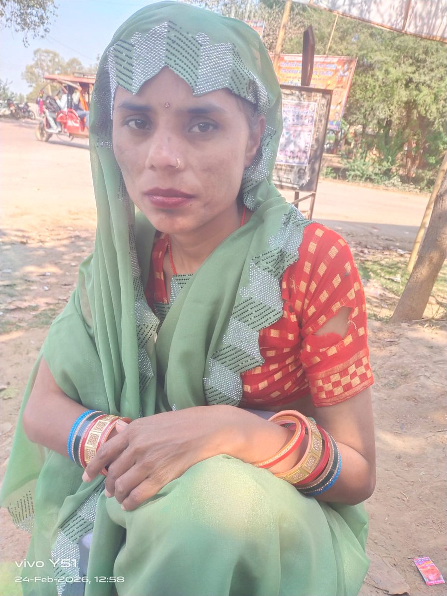 deepaks24738720's tweet photo. @hamirpurpolice @Uppolice 
दहेज के लिए किया जा रहा प्रताड़ित ज्योति,निवासी मुस्करा की शादीअतरार निवासी अरुण उर्फ कल्लू से हुई थी शादी के बाद से ही पति,सास-ससुर, ननद दहेज के लिए प्रताड़ित कर रहे हैं मेरे पति ने मेरे भाई के साथ मारपीट की चेन छीन ली पूरा मामला बीमार थाना का है https://t.co/XX0KvPlbM3