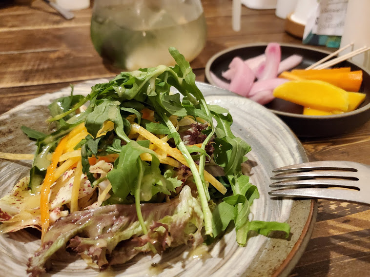 jiyugaoka_net's tweet photo. ／ 
待望の営業再開！
カレー×クラフトビール×スペシャルティコーヒーが楽しめる自由が丘で人気のカレーカフェ
【usubane】
1月3日より火災のため休業していましたが、2月20日より営業を再開します。おつまみカレーなど夜も食べやすい新メニューも追加されパワーアップ！
＼
https://t.co/WXNWjiXrnj https://t.co/UmjzQvMqbg