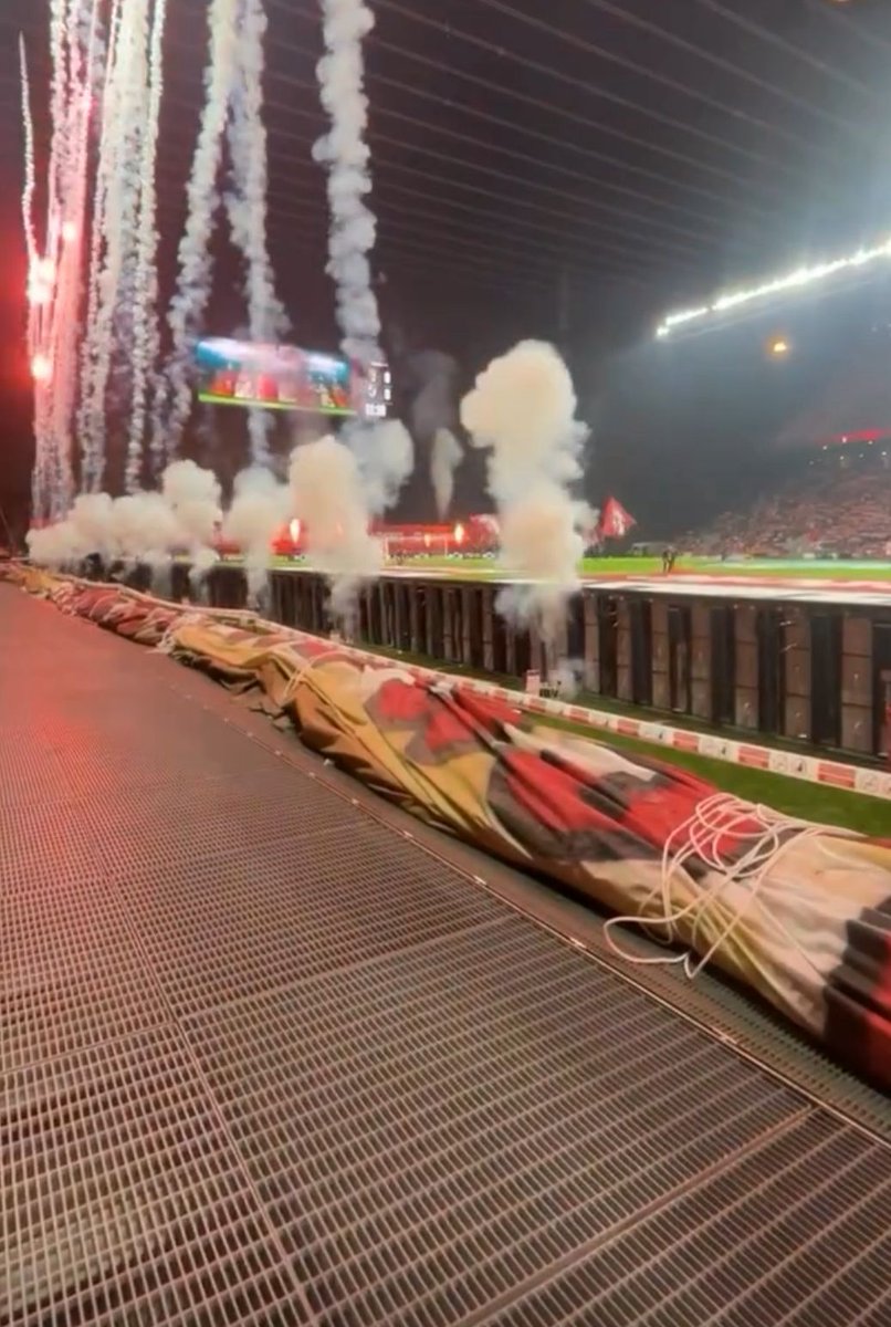 Segundo o comunicado da PSP de Braga, a coreografia foi proibida por alegados “riscos reais e significativos” ligados a materiais não ignífugos e à proximidade com pirotecnia. 
A pergunta que se impõe é se com a coreografia no chão, ao lado da pirotecnia, os riscos desapareceram?